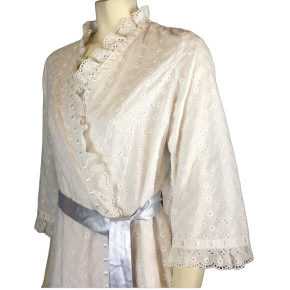 Vintage 1960s Chiha by Jaconelli Eyelet Cotton Robe for Bergdorf Goodman medium - Picture 5 of 13